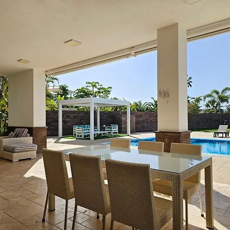 Karat Oasis Del Duque 别墅